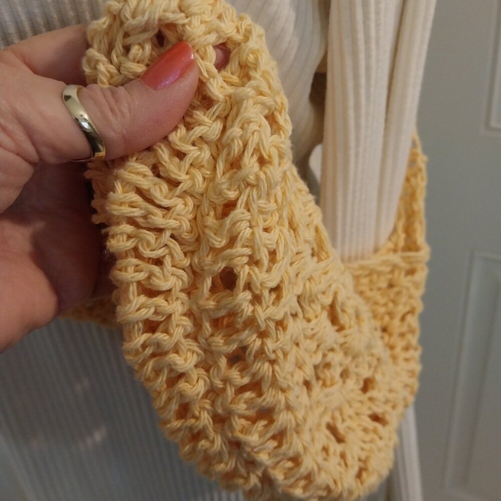 3384 Lot of Two Small Cross Body Bags One Crochet and One Fun Fur For One Price. - Picture 5 of 13